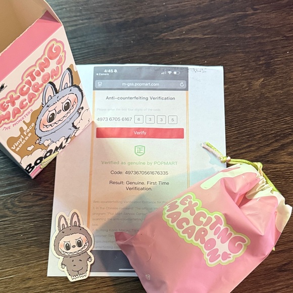 Authentic Opened Exciting Macaron (Sesame Bean)